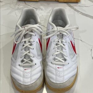 Nike Gato men’s sneakers/soccer shoe